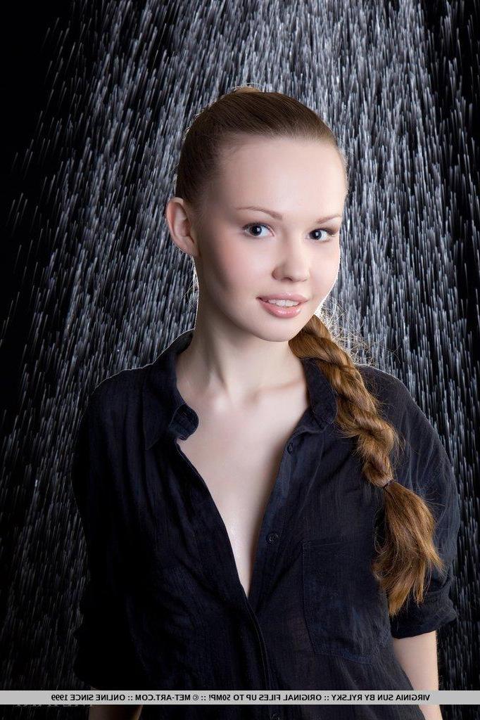 18P Pictures of teen beauty Virginia Sun getting all wet just for you