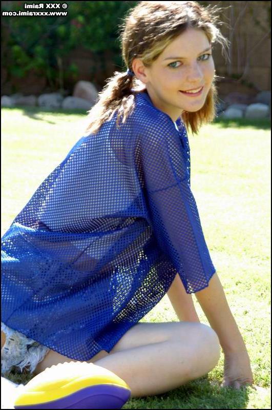 15P Raimi takes off her top outside