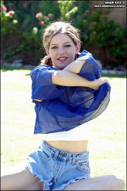 15P Raimi takes off her top outside