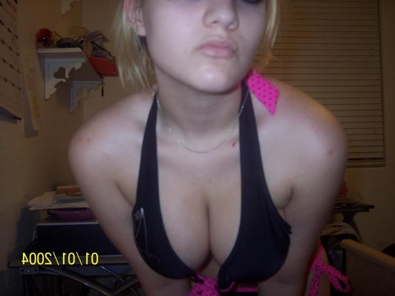 16P Alternative chick flashes big juicy juggs on camera