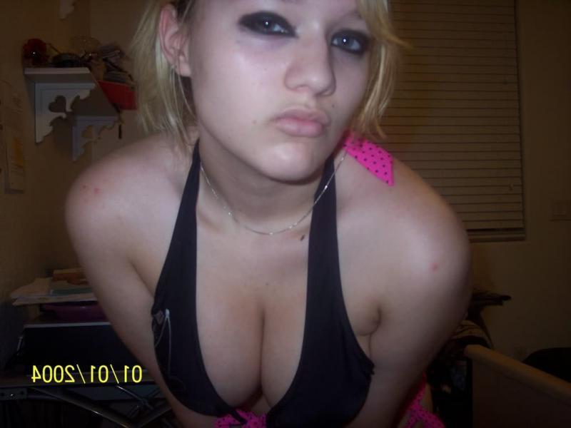 16P Alternative chick flashes big juicy juggs on camera