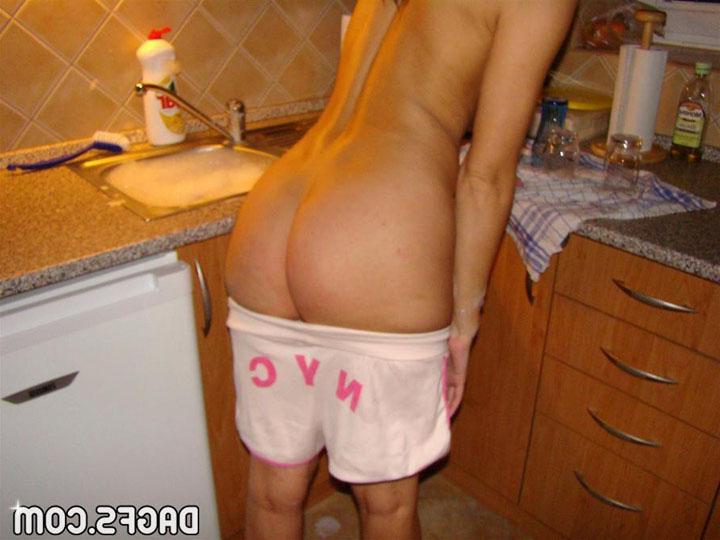 13P Busty brunette GF Enza gets her boobs all soapy in the kitchen