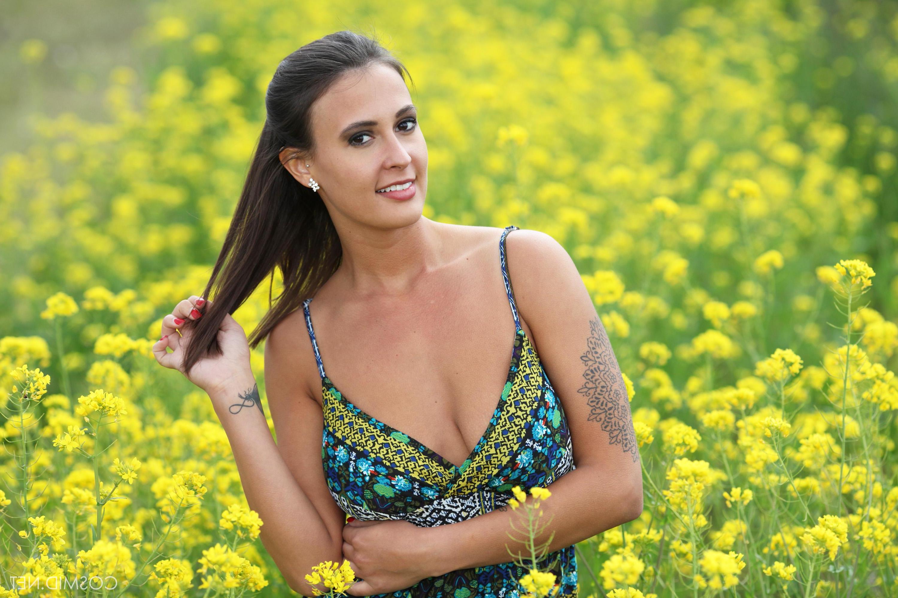 16P Busty hottie Olivia strips nude for you outside in the field