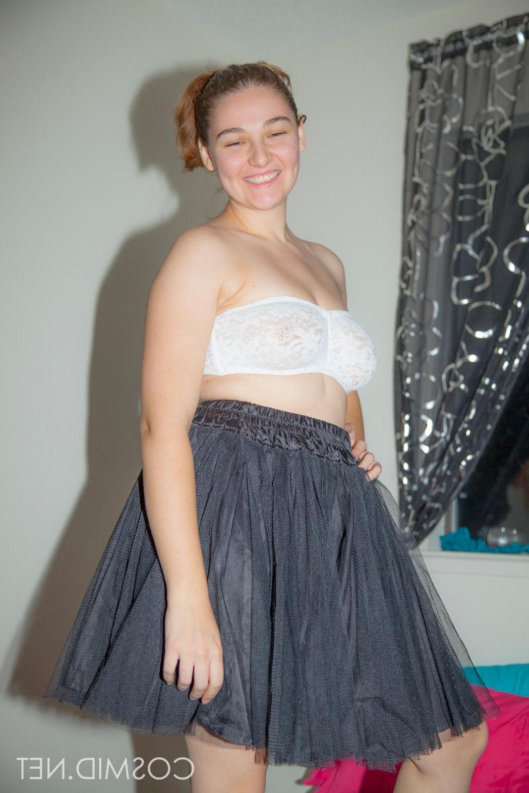 16P Busty amateur Sarah P strips out of her sexy costume