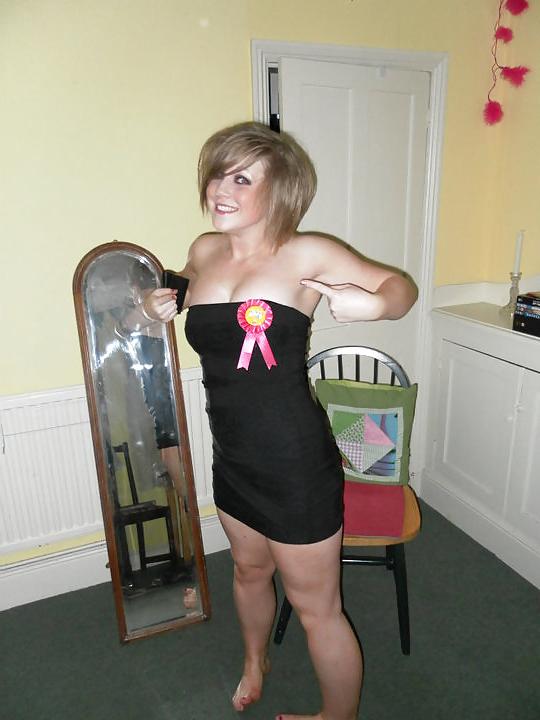 11P Facebook: Cute bare foot teen
