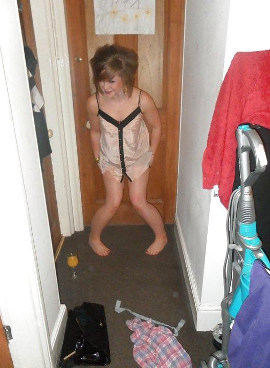 11P Facebook: Cute bare foot teen