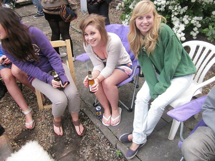 11P Facebook: Cute bare foot teen