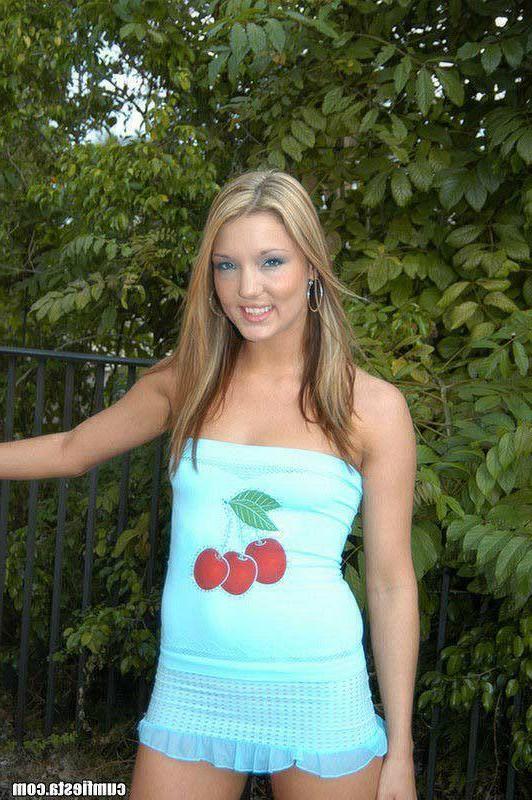 20P Pictures of Alissa enjoying a hard cock