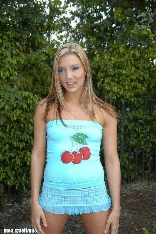 20P Pictures of Alissa enjoying a hard cock