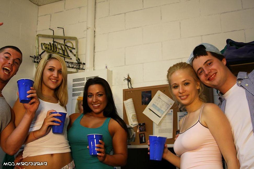 12P Horny college girls get their fuck on in the dorm