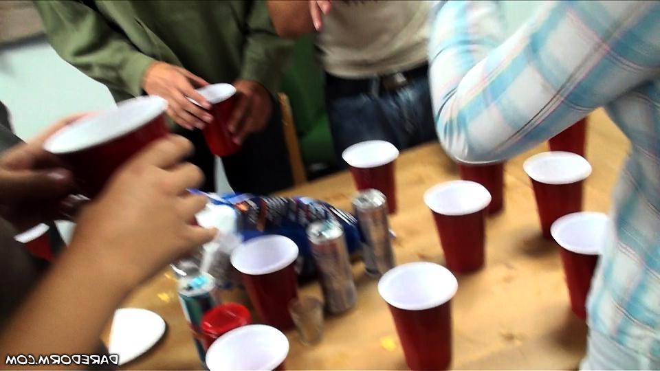 12P Amateur college girls go wild at a dorm party