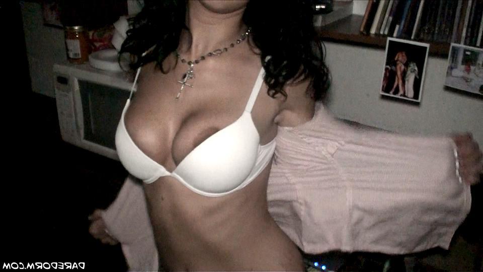 12P Amateur college girls go wild at a dorm party