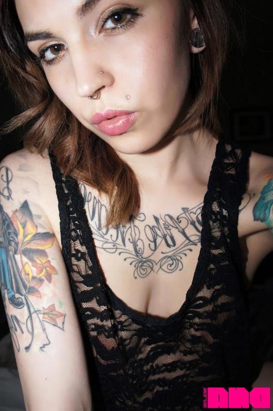 15P Hot pinup Chloe Cupcake takes selfies of her hot body in bed