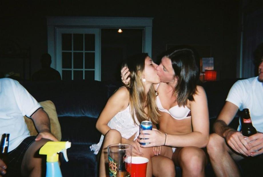 15P Hot college coeds go wild on spring break