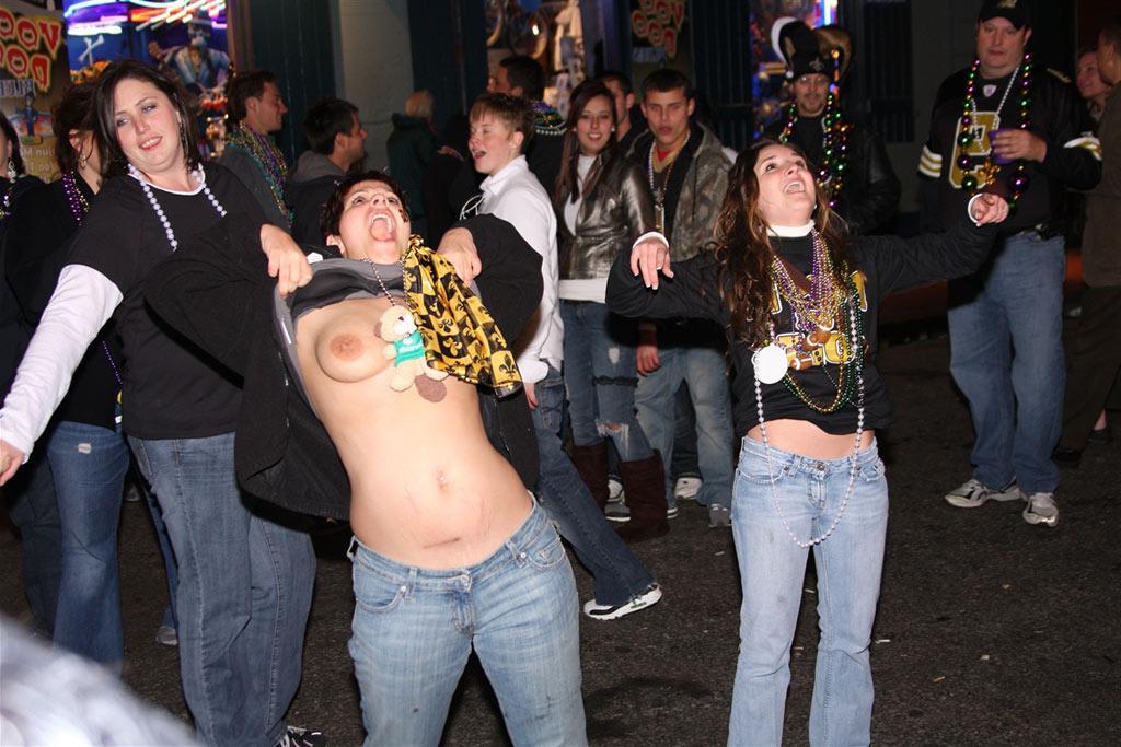 15P Crazy wild college coeds get naughty while they party