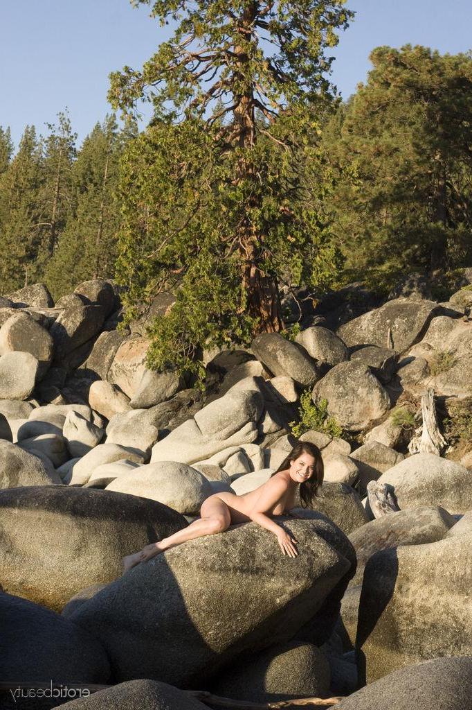 16P Brunette beauty Oleen spreads her legs outside on the rocks