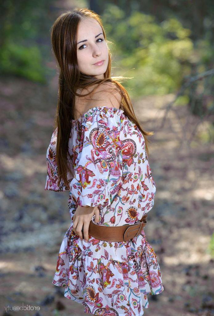 16P Brunette beauty Nastja shows you her beautiful pussy outside