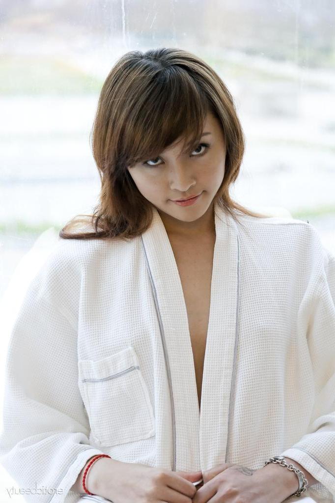 16P Asian girl Lavinia Chan strips nude and shows her hairy pussy