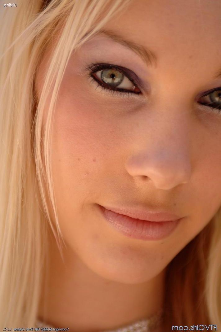 19P Pictures of Kristina spreading her pussy open for you