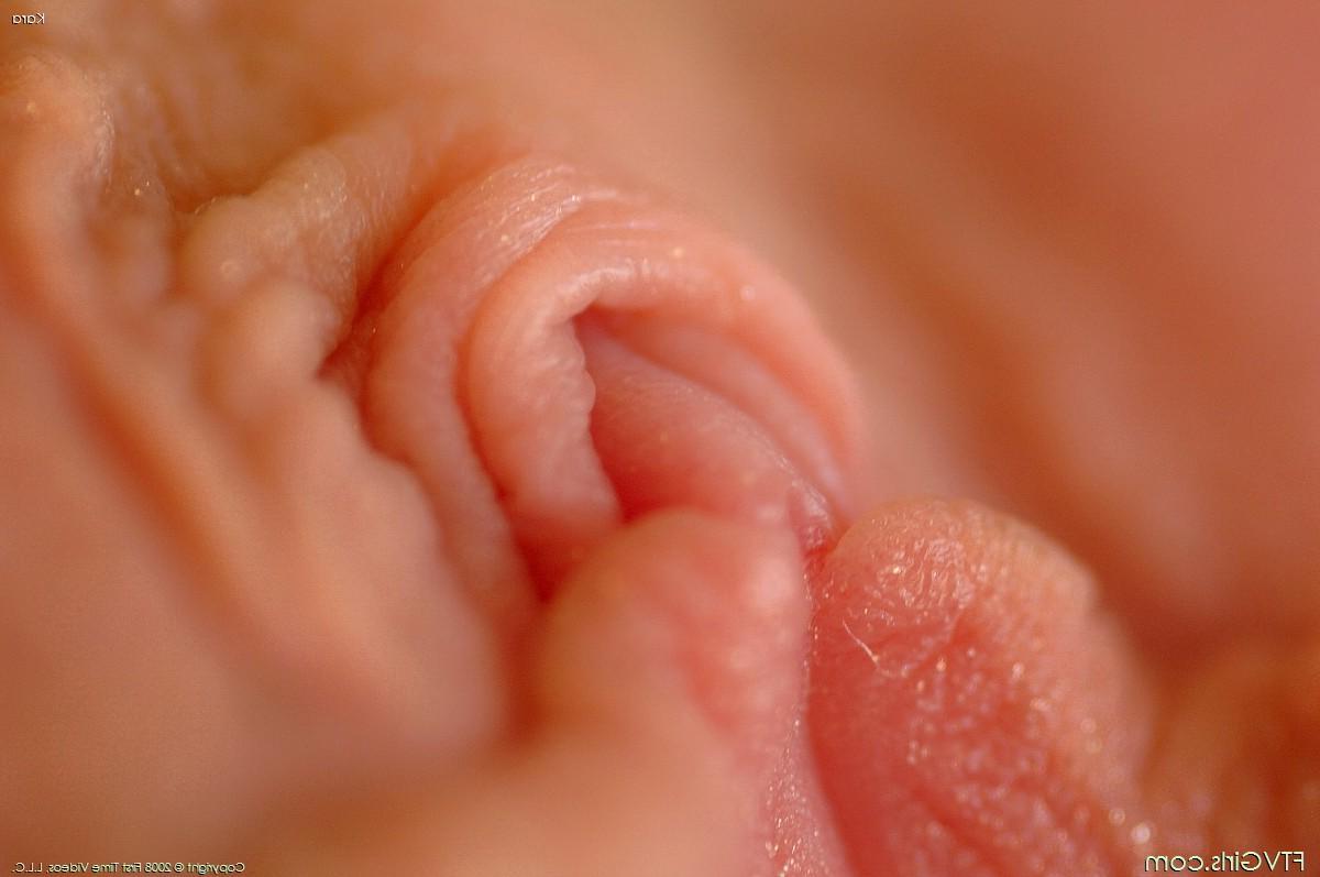 20P Pictures of teen babe Kara toying her tight pussy