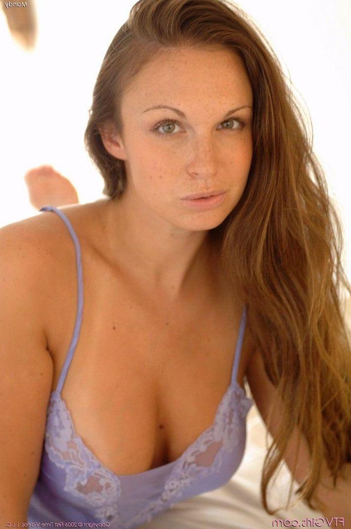 20P Pictures of Mandy toying her wet pussy