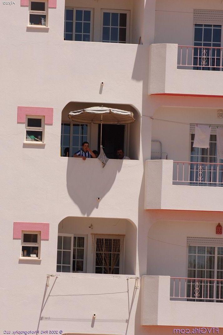 20P Pictures of Alyssa toying her pussy outside