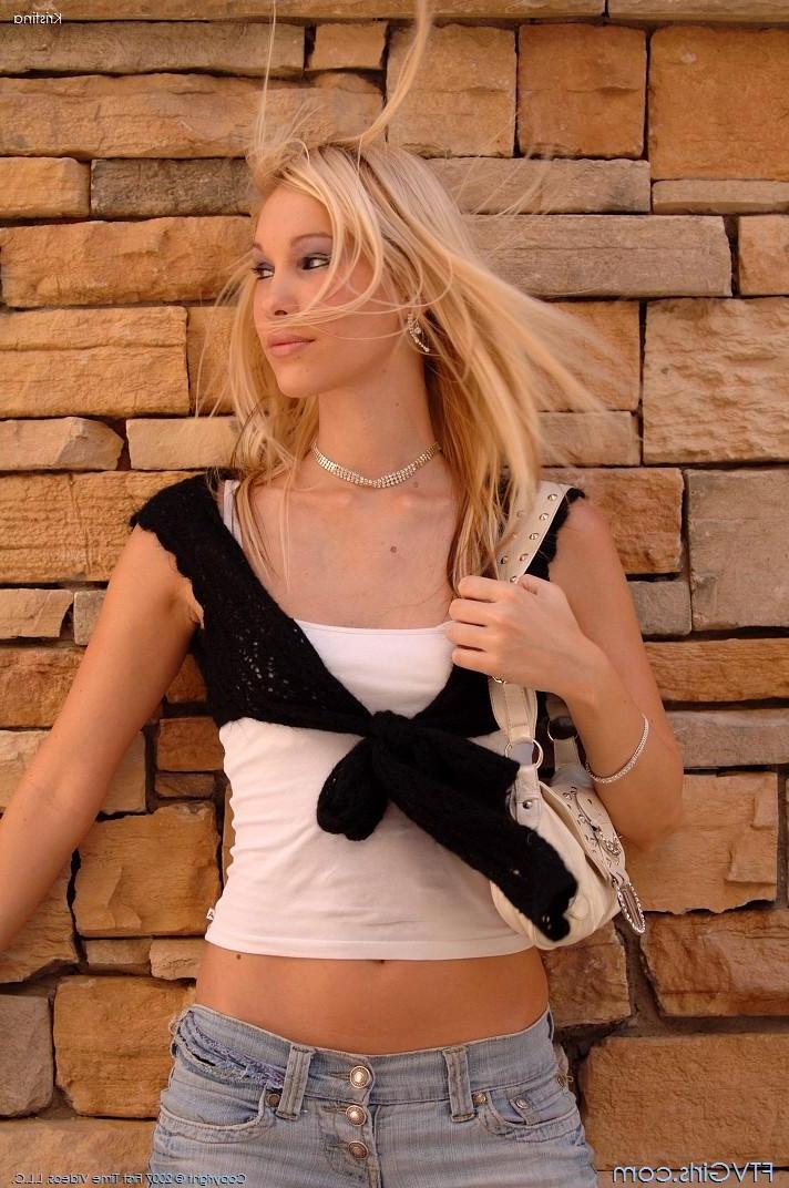 20P Pictures of teen chick Kristina Woods toying her wet pussy