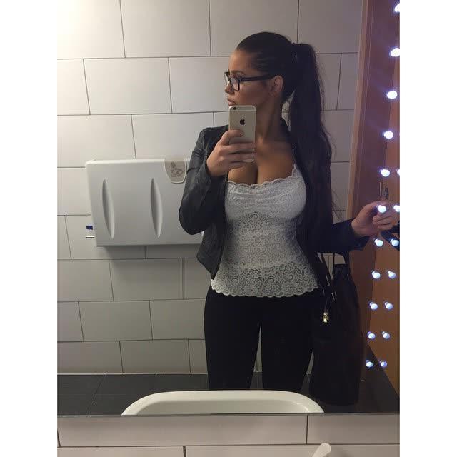 10P Busty amateur hottie displays her massive tits and perfectly round ass