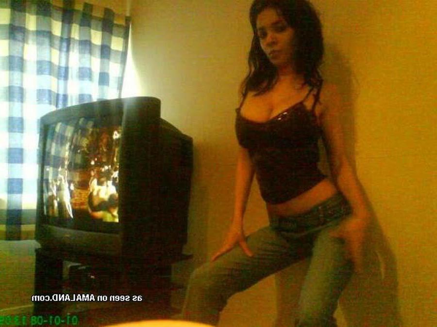 15P Collection of hot selfpics of a busty sexy babe