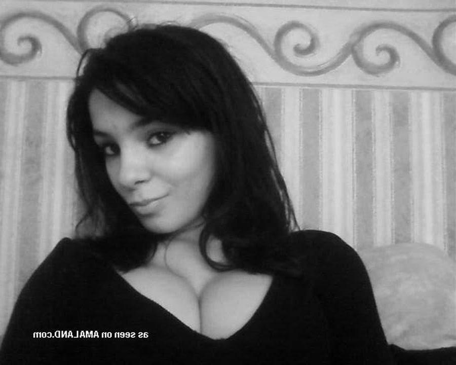 15P Collection of hot selfpics of a busty sexy babe