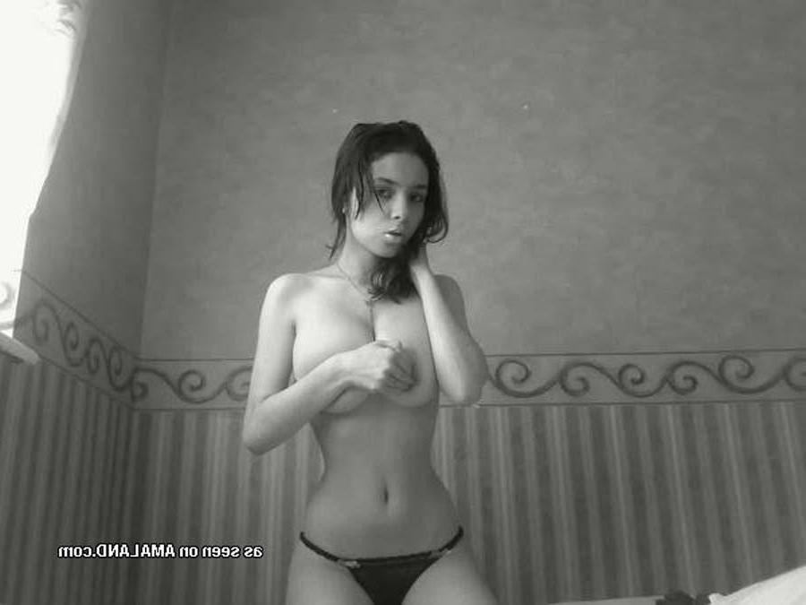 15P Collection of hot selfpics of a busty sexy babe