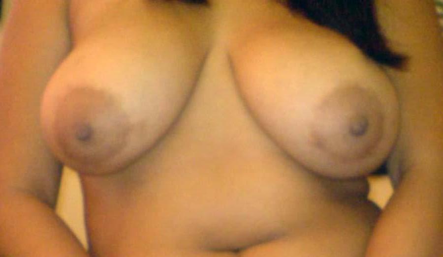 15P Photo compilation of hot amateur big-tittied girlfriends showing off
