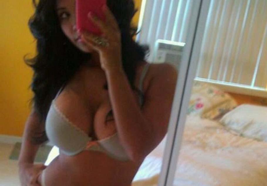 15P Pictures of hot girlfriends showing off their big boobies
