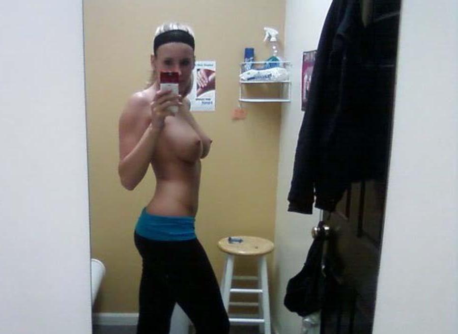15P Pictures of hot girlfriends showing off their big boobies