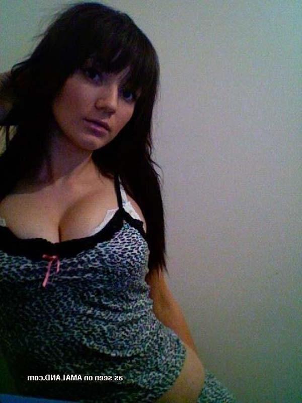 15P Pictures of hot girlfriends showing off their big boobies