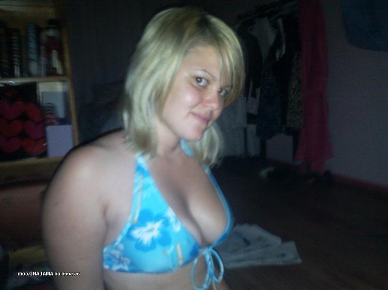 14P Pictures of hot amateur girlfriends showing their big boobies