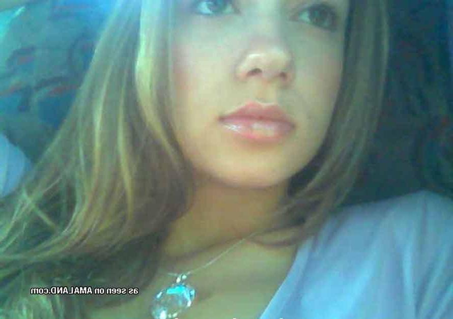 16P Picture gallery of a sexy hot amateur busty GF camwhoring