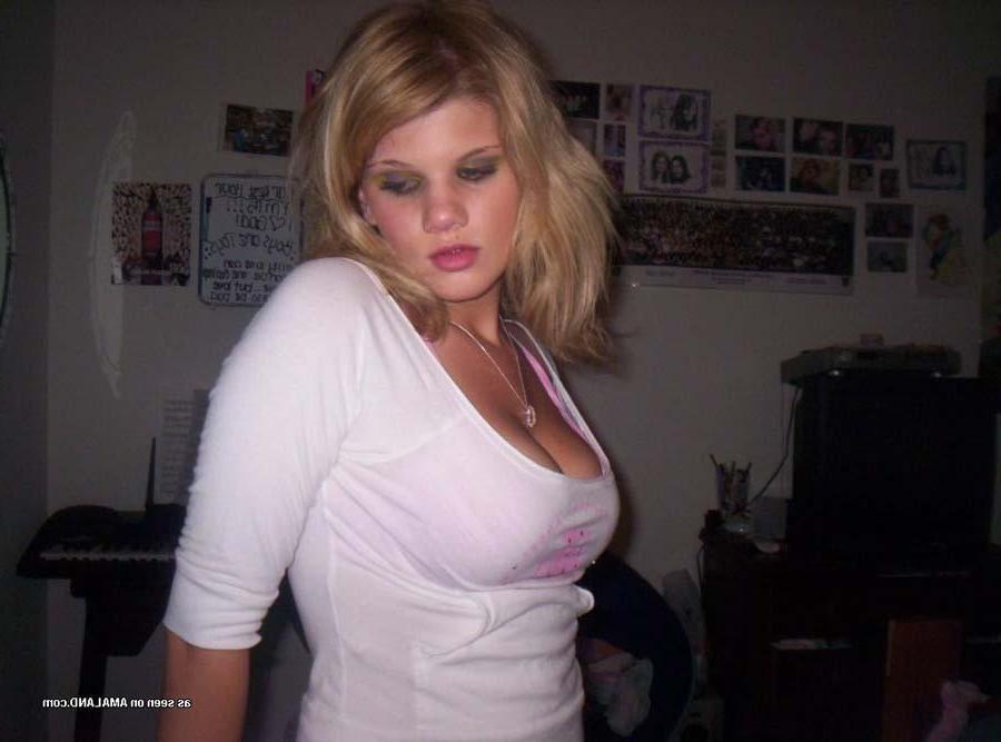 16P Bilder einer vollbusigen Freundin beim Camwhoring
