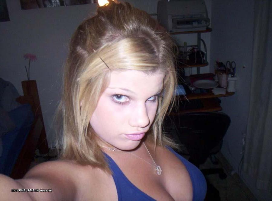 16P Bilder einer vollbusigen Freundin beim Camwhoring