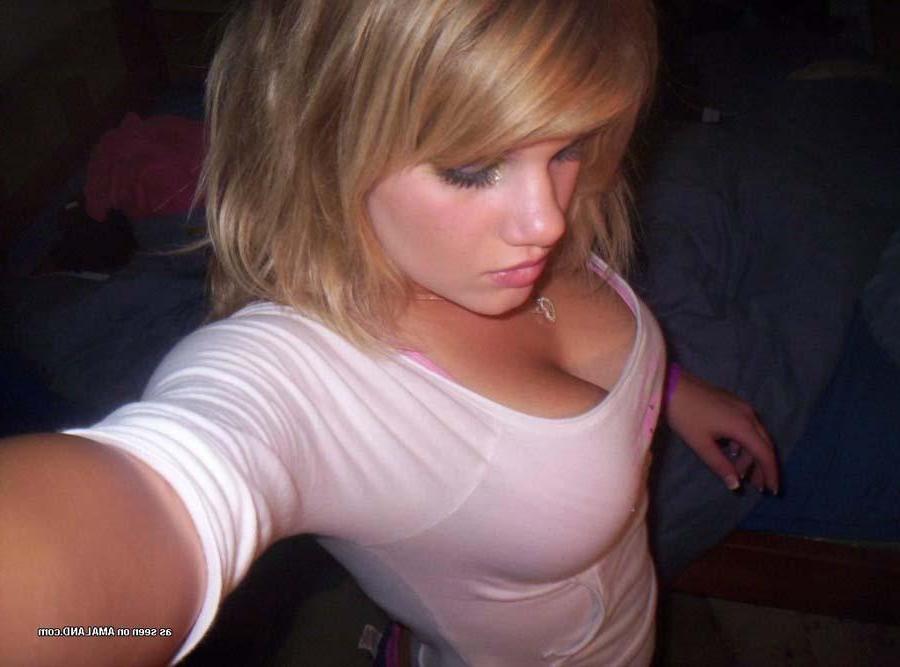 16P Bilder einer vollbusigen Freundin beim Camwhoring