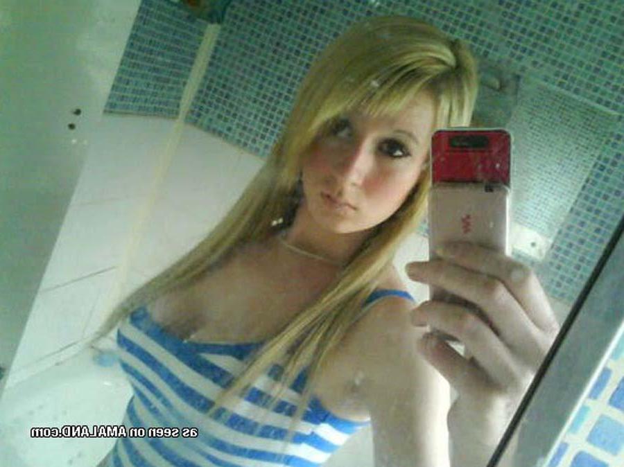 16P Hot photo compilation of steamy selfpics of busty chicks