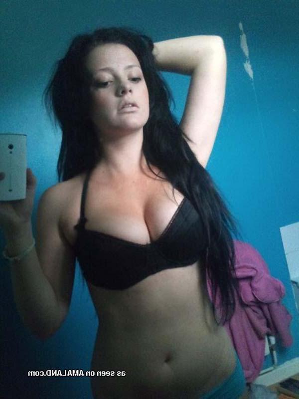 16P Hot photo compilation of steamy selfpics of busty chicks