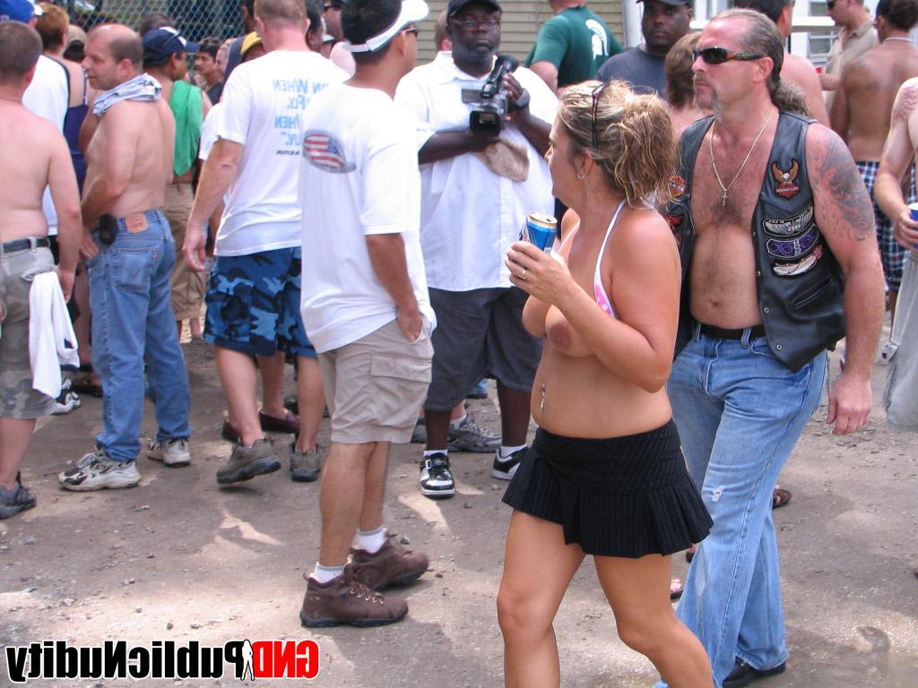 12P Strippers showing their skills off at an outdoor public nudity party