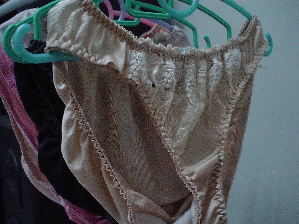 25P Nylon panties on clotheslines