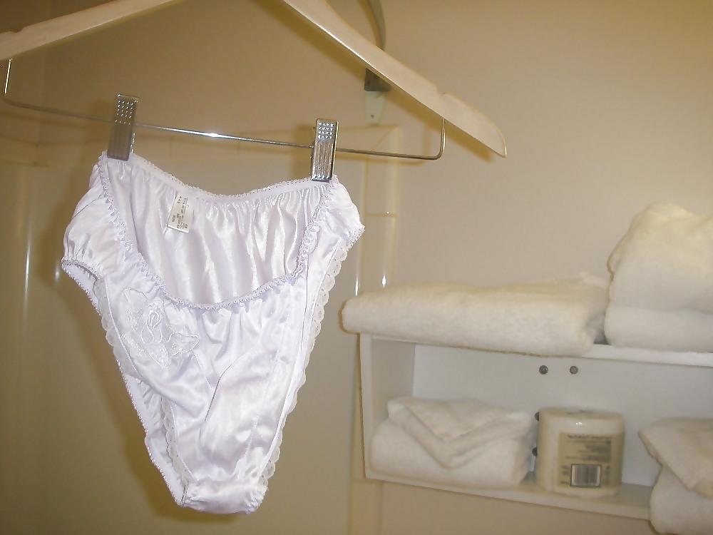 25P Nylon panties on clotheslines