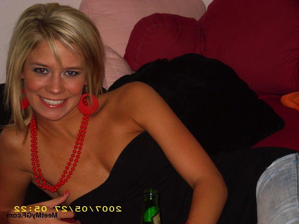 15P Pictures of hot girlfriends going wild