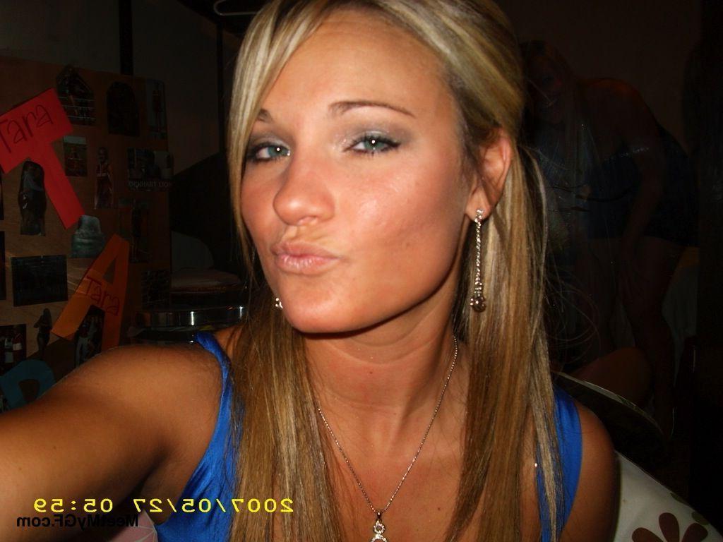15P Pictures of hot girlfriends going wild