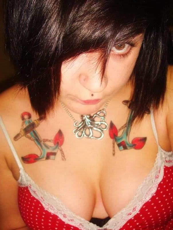16P Nice compilation of selfpics of hot scene babes