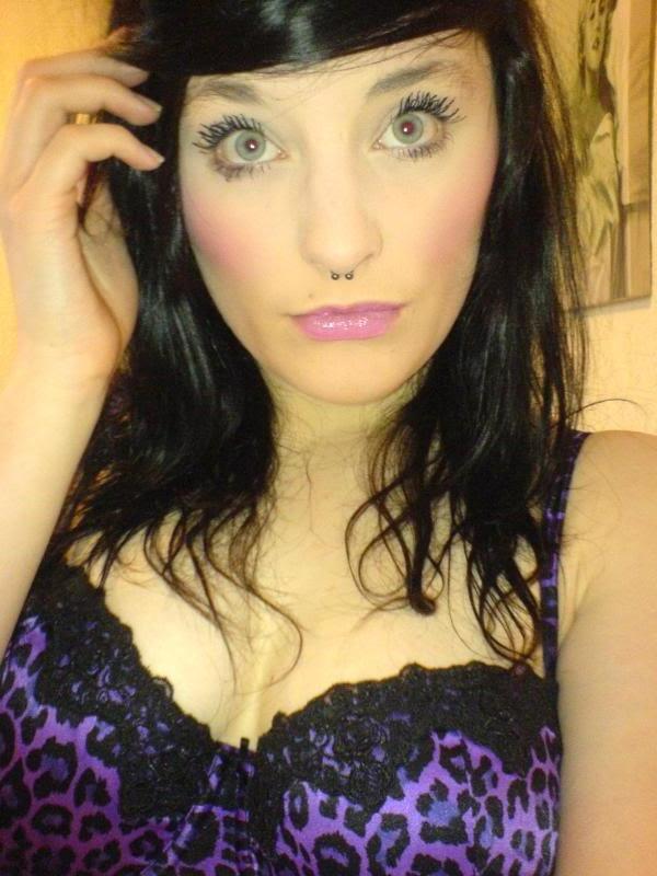 16P Nice compilation of selfpics of hot scene babes