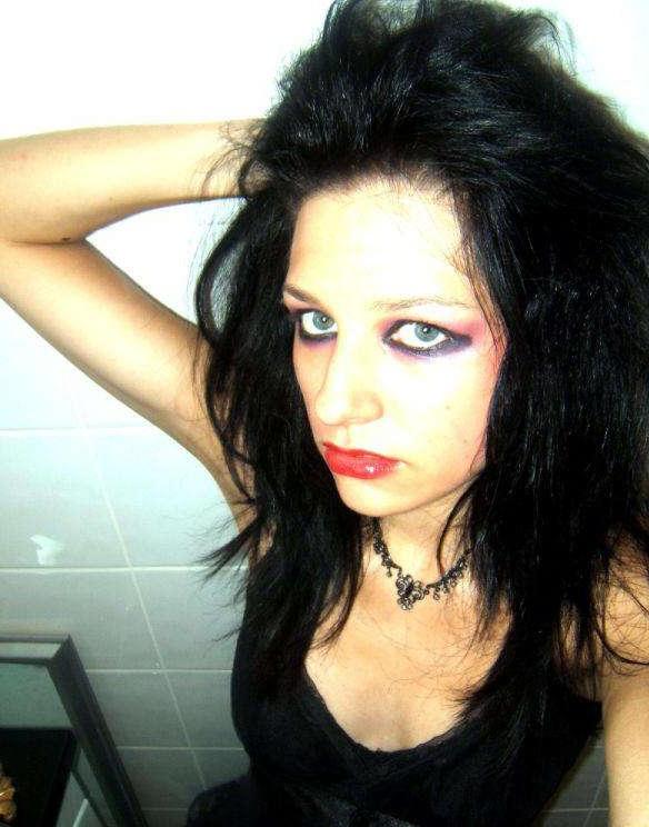 16P Nice compilation of selfpics of hot scene babes